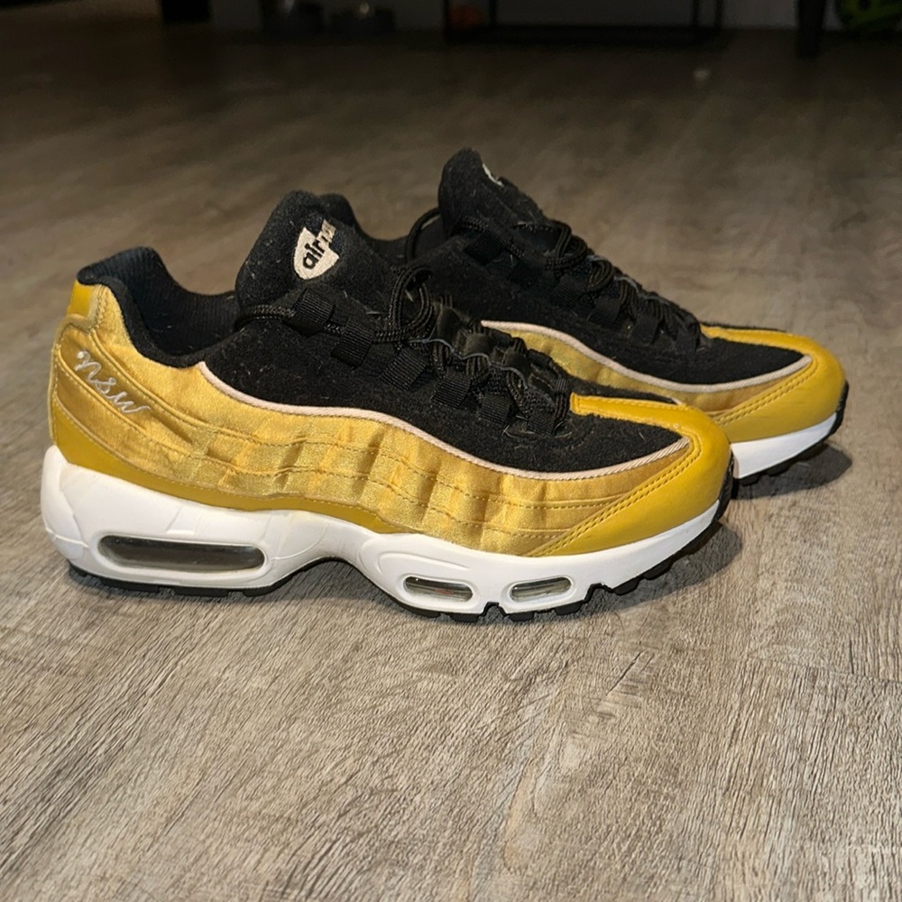 Wmns Nike Air Max 95 LX 'Wheat Gold